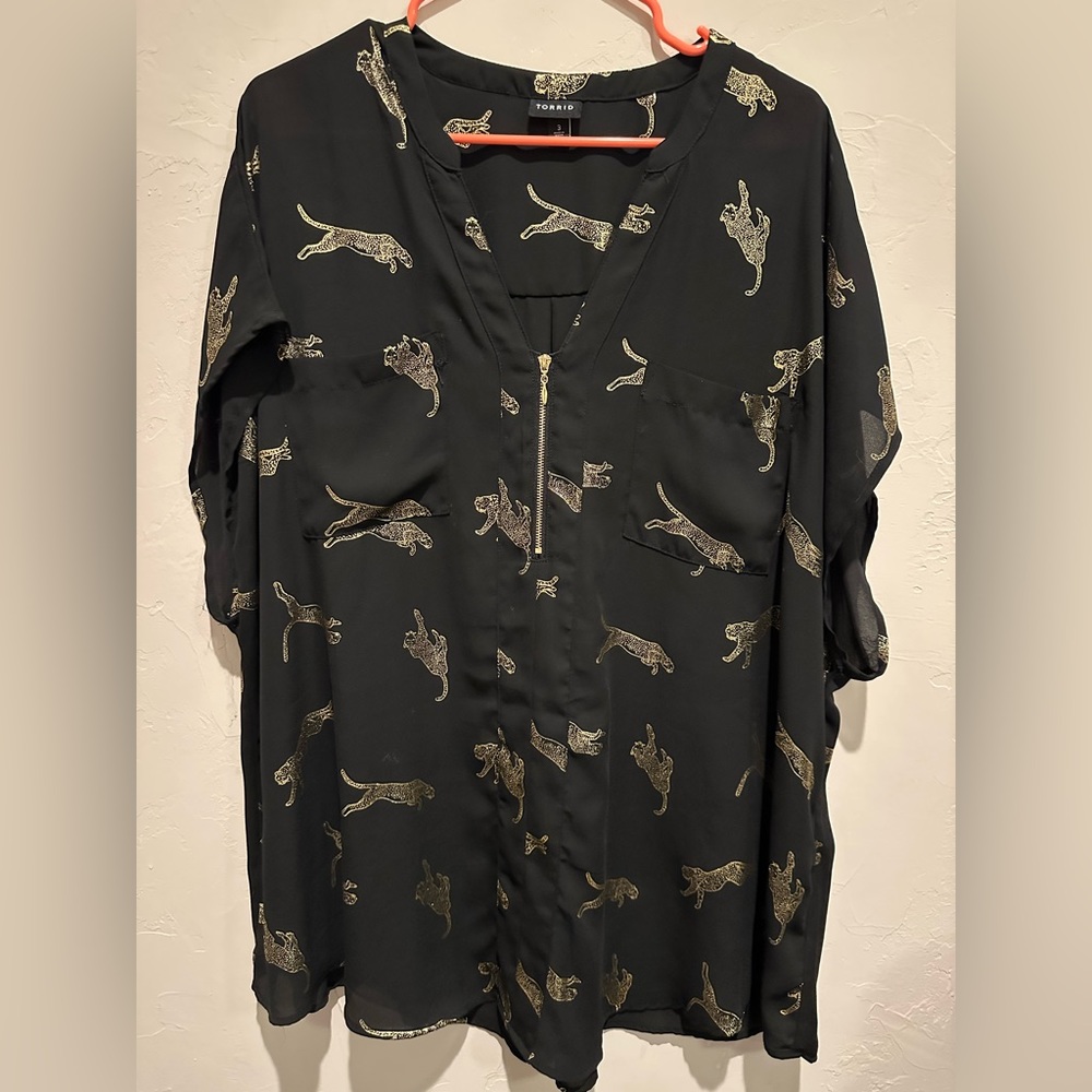 PRICE DROP! Torrid black and gold leopard short sleeve top size 3